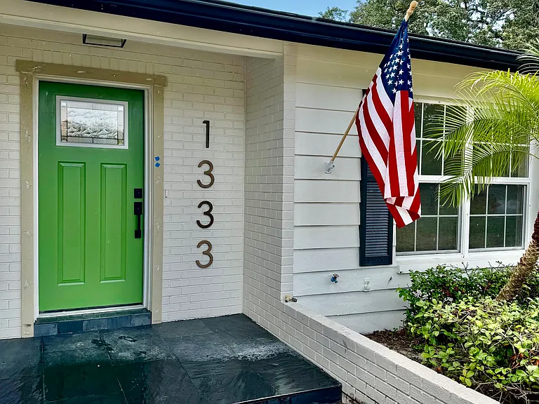 1333 Williams Dr — Photo 1