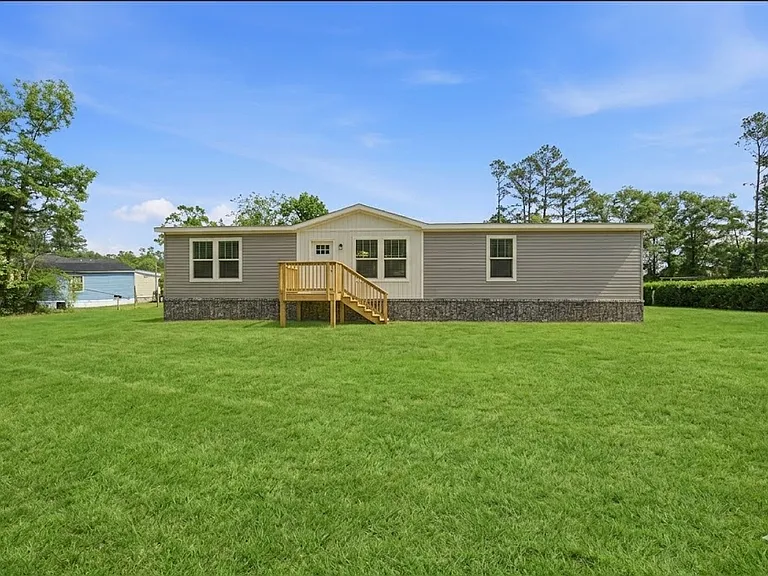 51 Drummond Dr SW — Photo 2