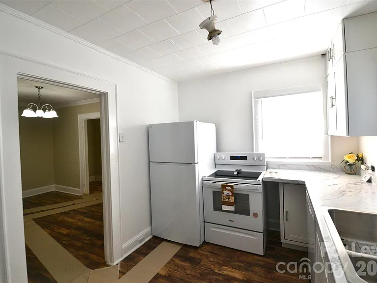 800 Arbor St NE — Photo 10