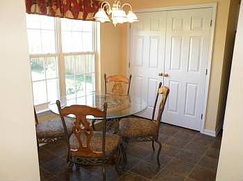 5th image of 221 Glen Crest Dr