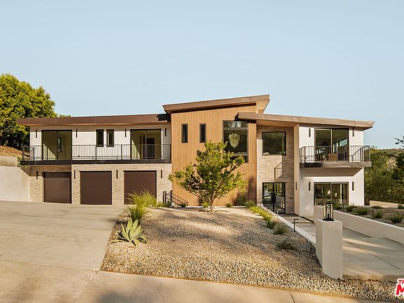 3rd image of 38 Dapplegray Rd