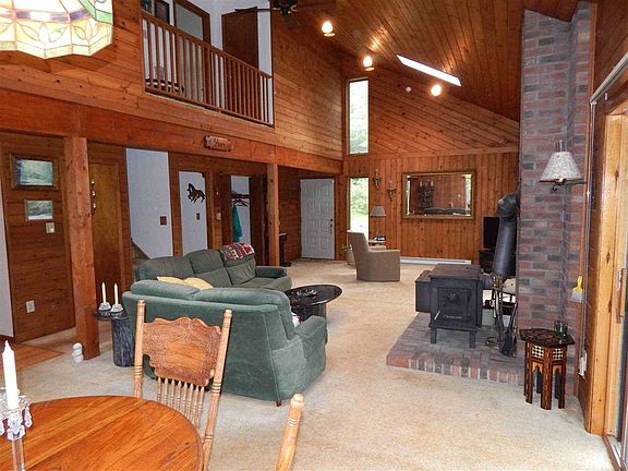 3rd image of 42 Pine Dr S