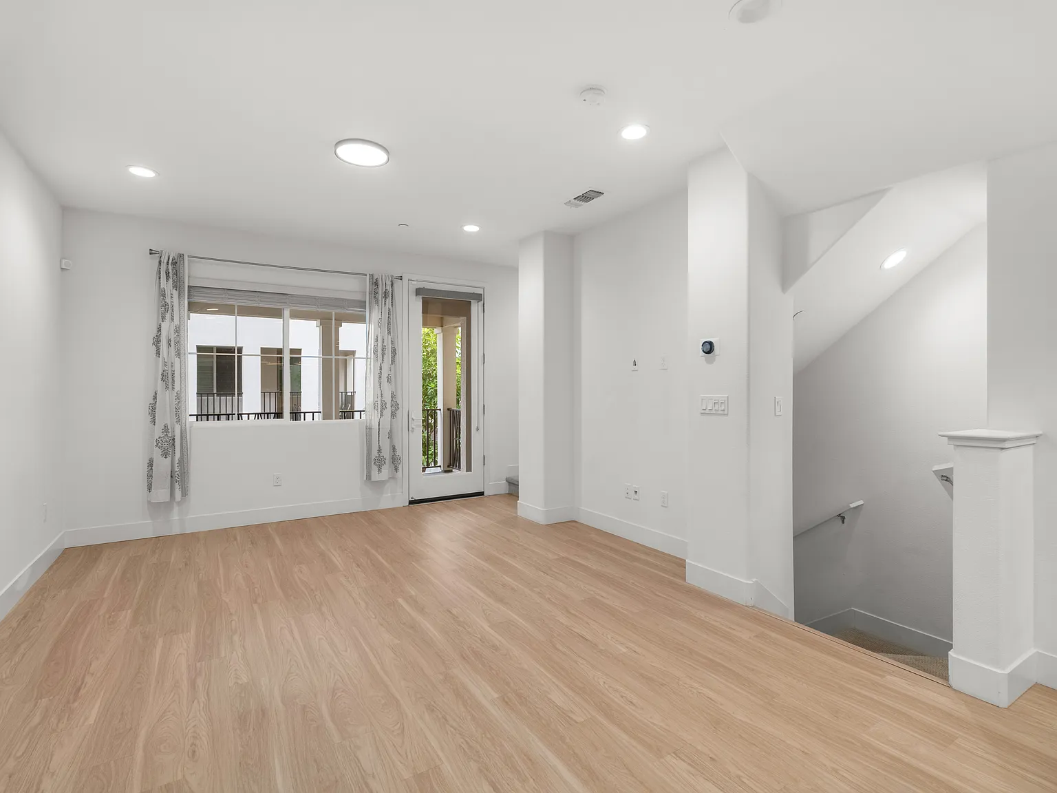 3 bed, 1542 sqft, $4,100 — Photo 3