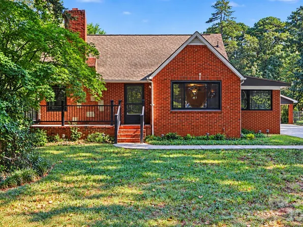 5528 Oak Dr, Charlotte, NC 28216