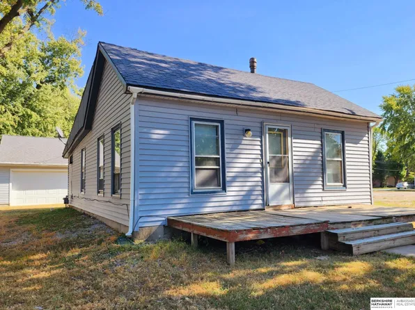 512 Maple St, Friend, NE 68359