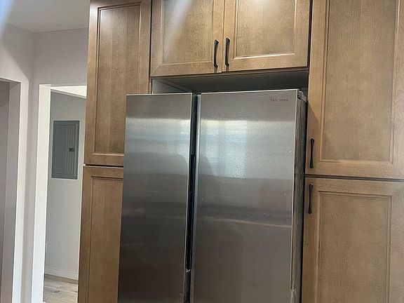 3rd image of 10905 Condon Ave