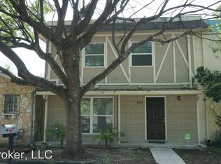 8727 Tradewind Dr, Windcrest, TX 78239