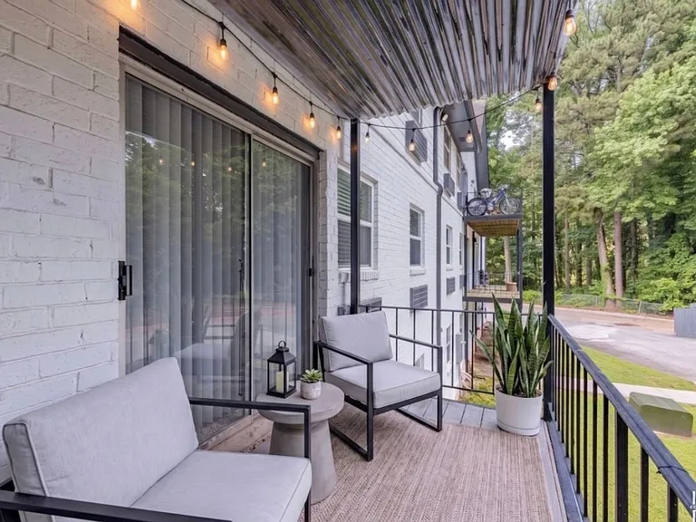 Modern Living in the Heart of Northlake — Photo 47