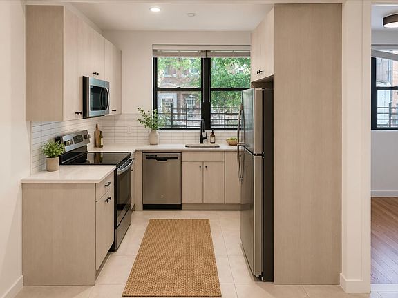 2nd image of 718 Hinsdale St #1A