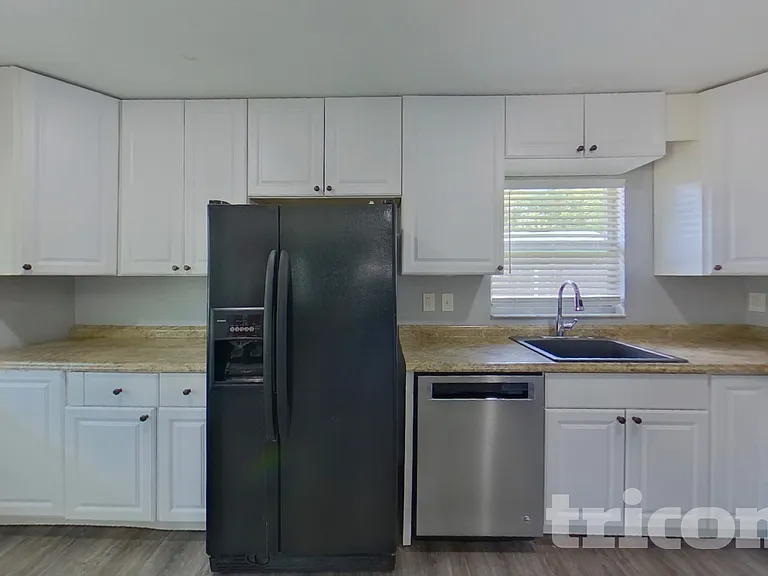 947 Rich Dr — Photo 4