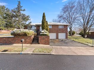 7 Peterson Rd, Totowa, NJ 07512