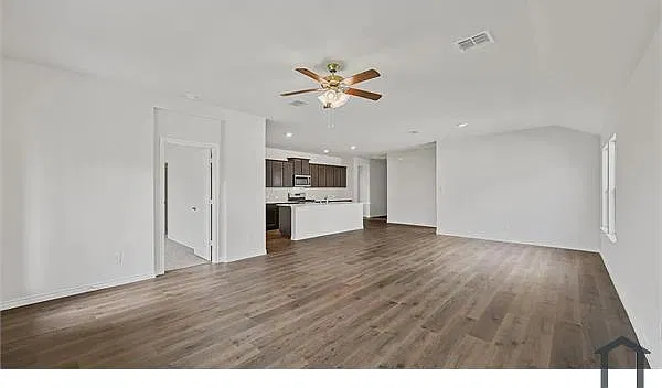 4 bed, 2100 sqft, $3,555 — Photo 3