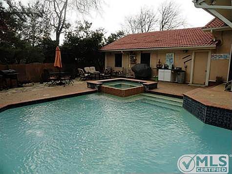 3rd image of 305 Quail Crest Dr