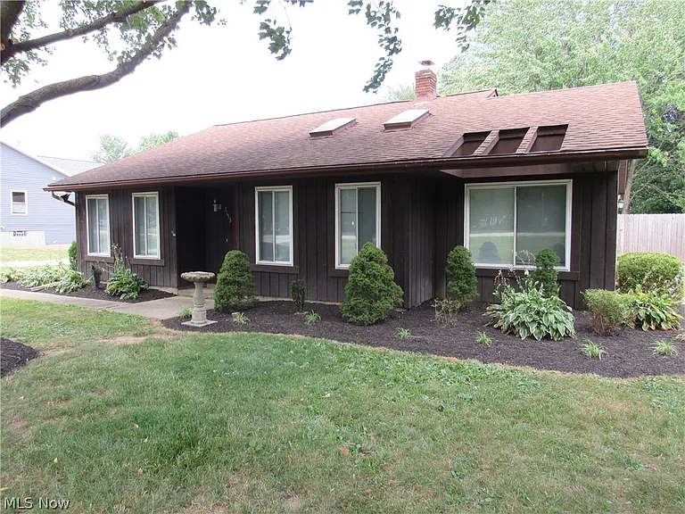 7155 Auburn Rd — Photo 1