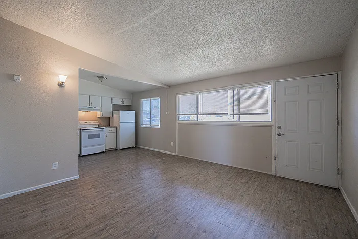 2139 W Devonshire Ave #4 — Photo 4