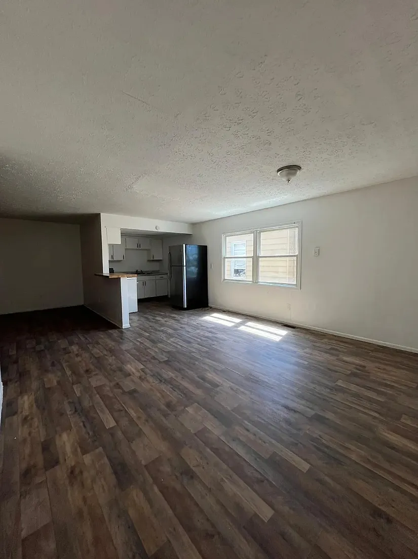 Building Photo - 6011 Vine St #1