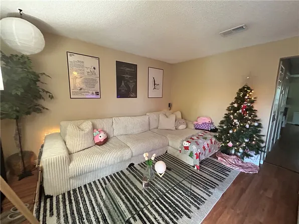 152 E University Dr APT D201, Auburn, AL 36832