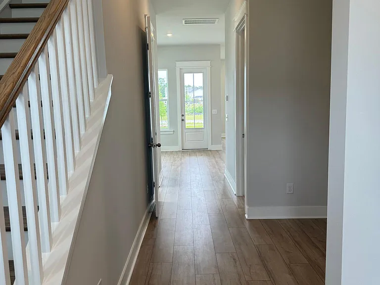 184 Ashworth Dr — Photo 15