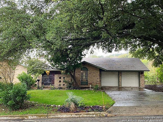 1st image of 615 GLENCREST DR