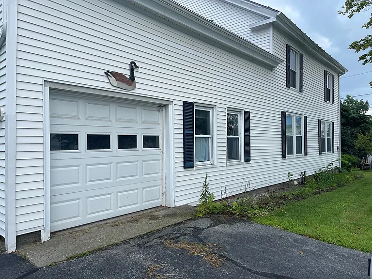 16 Maple St — Photo 2