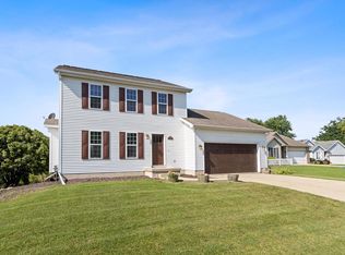 109 Stonefield Cir, Mount Horeb, WI 53572