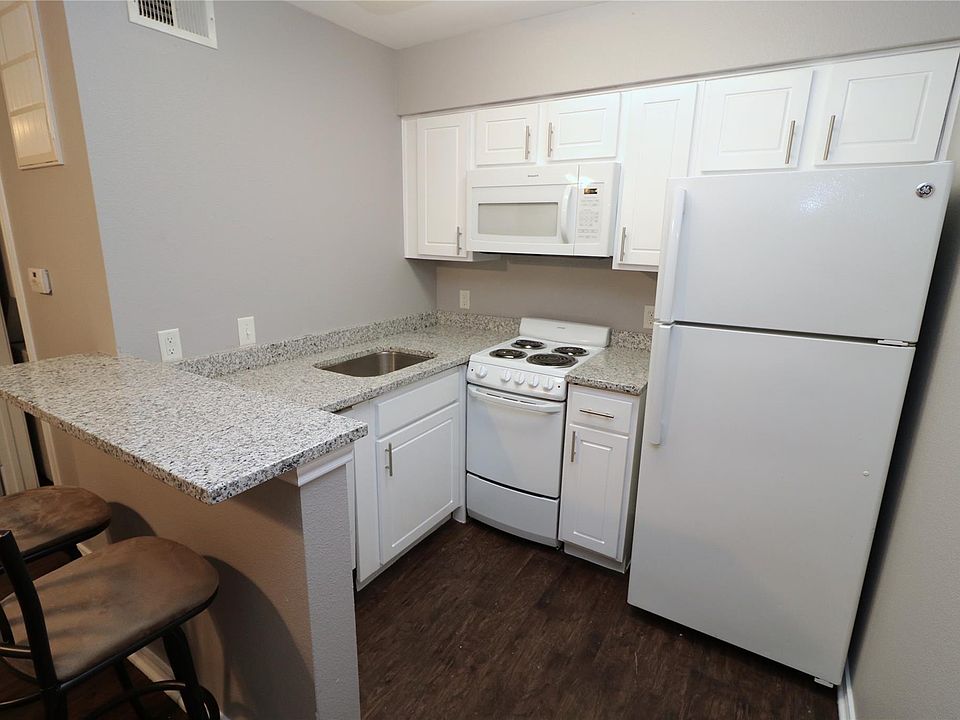 1st image of 9831 Walnut St #308
