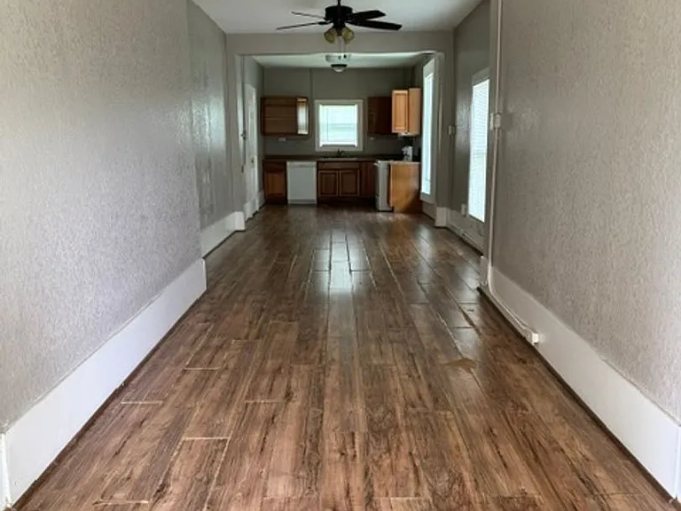 2504 Avenue H — Photo 11