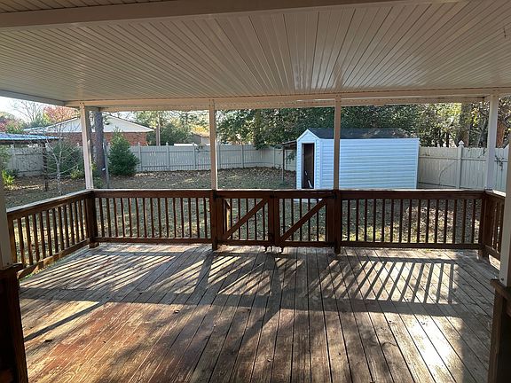 4th image of 6067 Lexington Dr