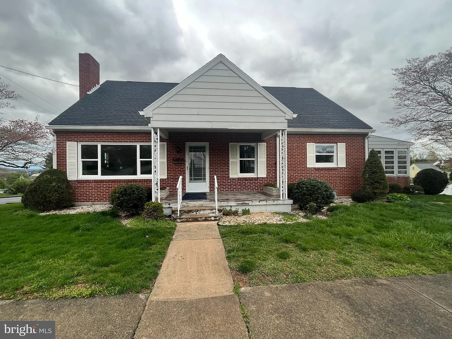 4 bed, 1900 sqft, $2,100 — Photo 1