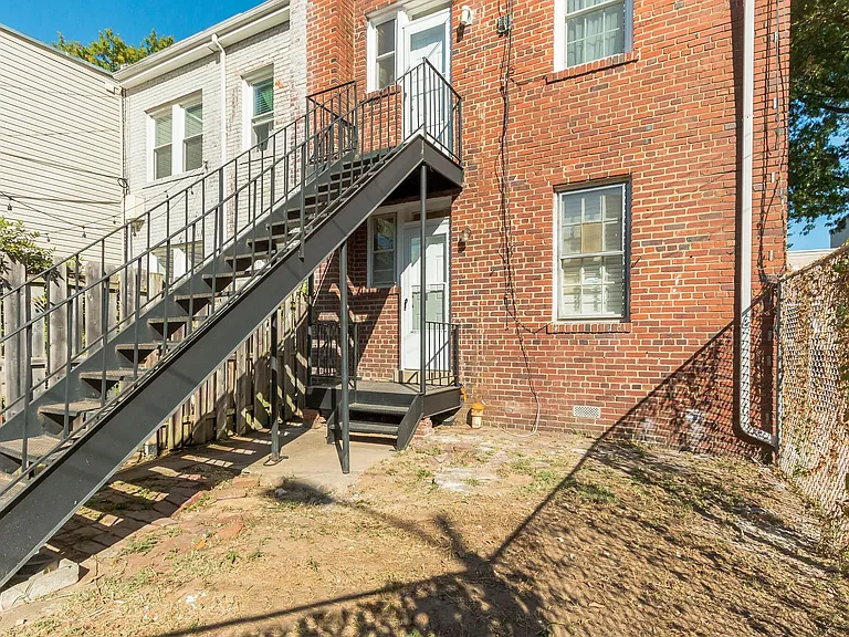1631 E St SE #1 — Photo 27