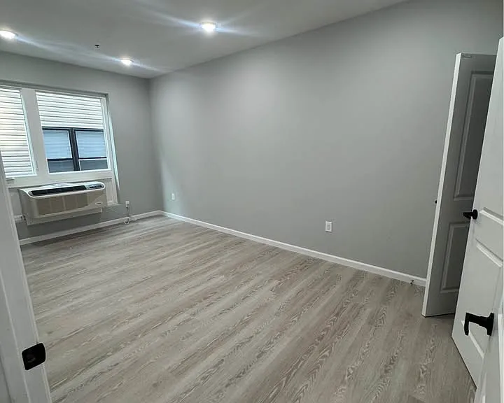 224 Graham Ave #203 — Photo 6
