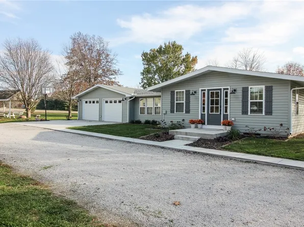 2376 N County Road 190e, Mattoon, IL 61938