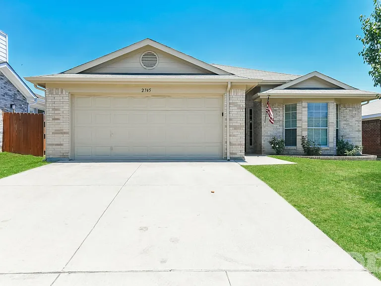 2745 Castro Ln — Photo 1