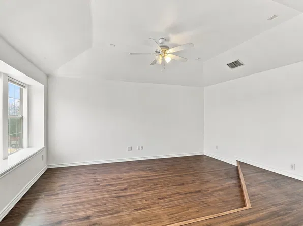 12641 Oceanside Dr, Euless, TX 76040