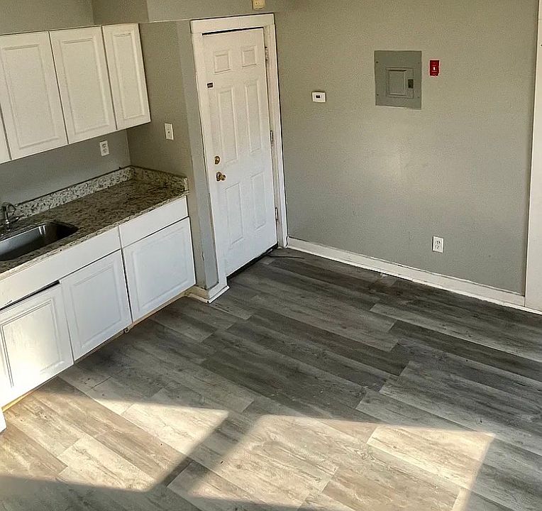 1st image of 701 Hallett St APT 1