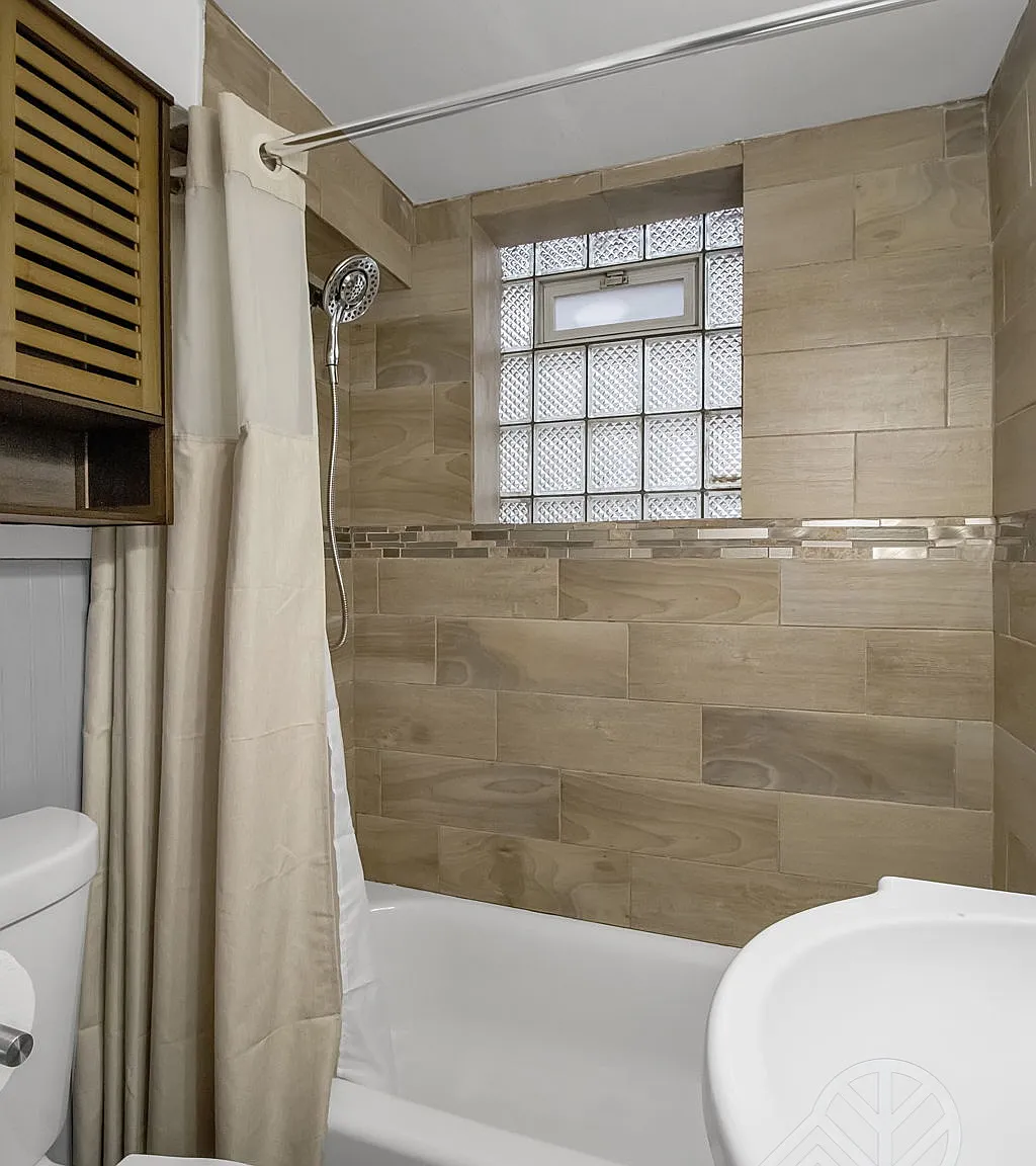 1540 Abbott Rd — Photo 2