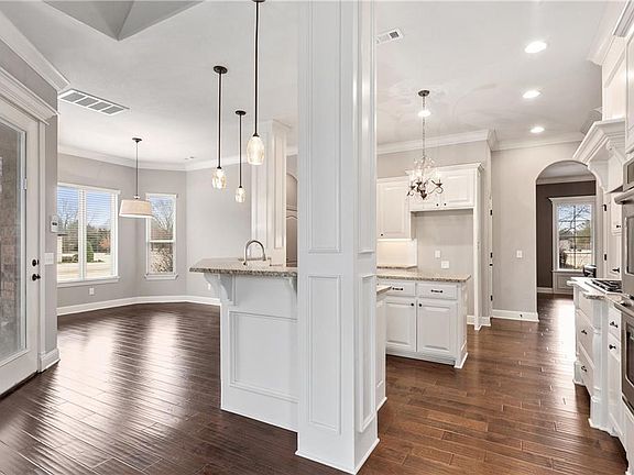 4th image of 121 Abbey Ln