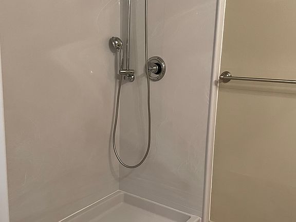 476 Cane Street Unit 7_Shower_07202022