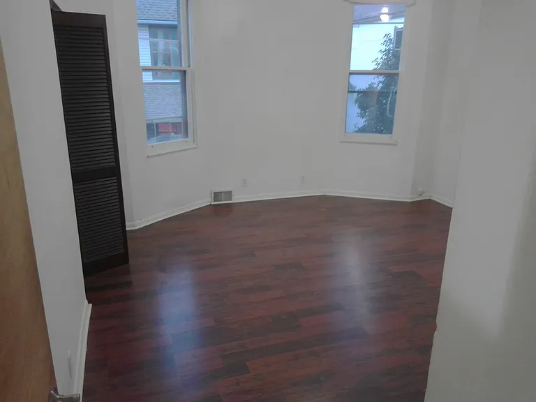 411 Noble St — Photo 10