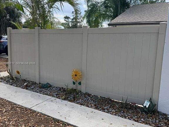 3rd image of 1350 Periwinkle Pl