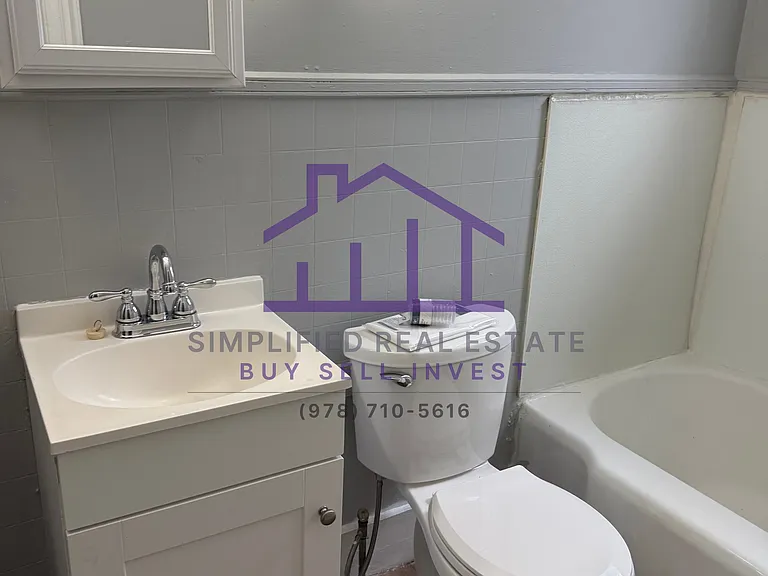 72 Pleasant St #4 — Photo 4