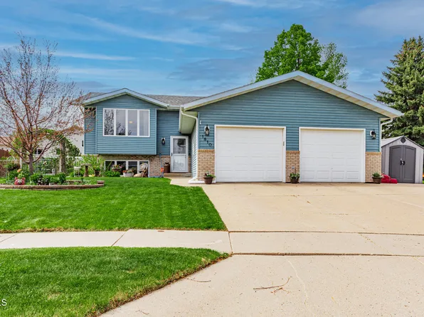 1810 Emberland Dr, Mandan, ND 58554
