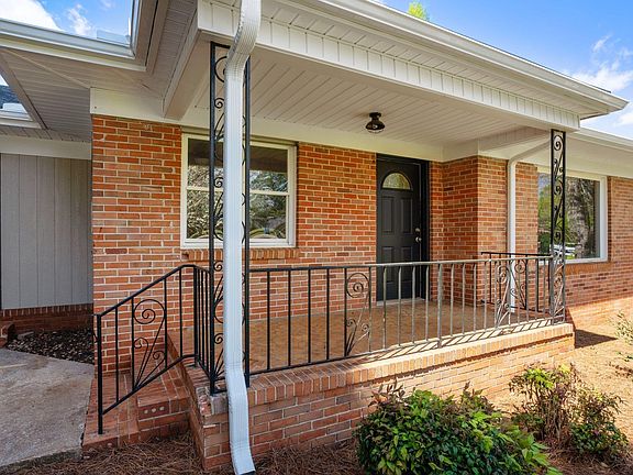4th image of 10 Rhonda Ct