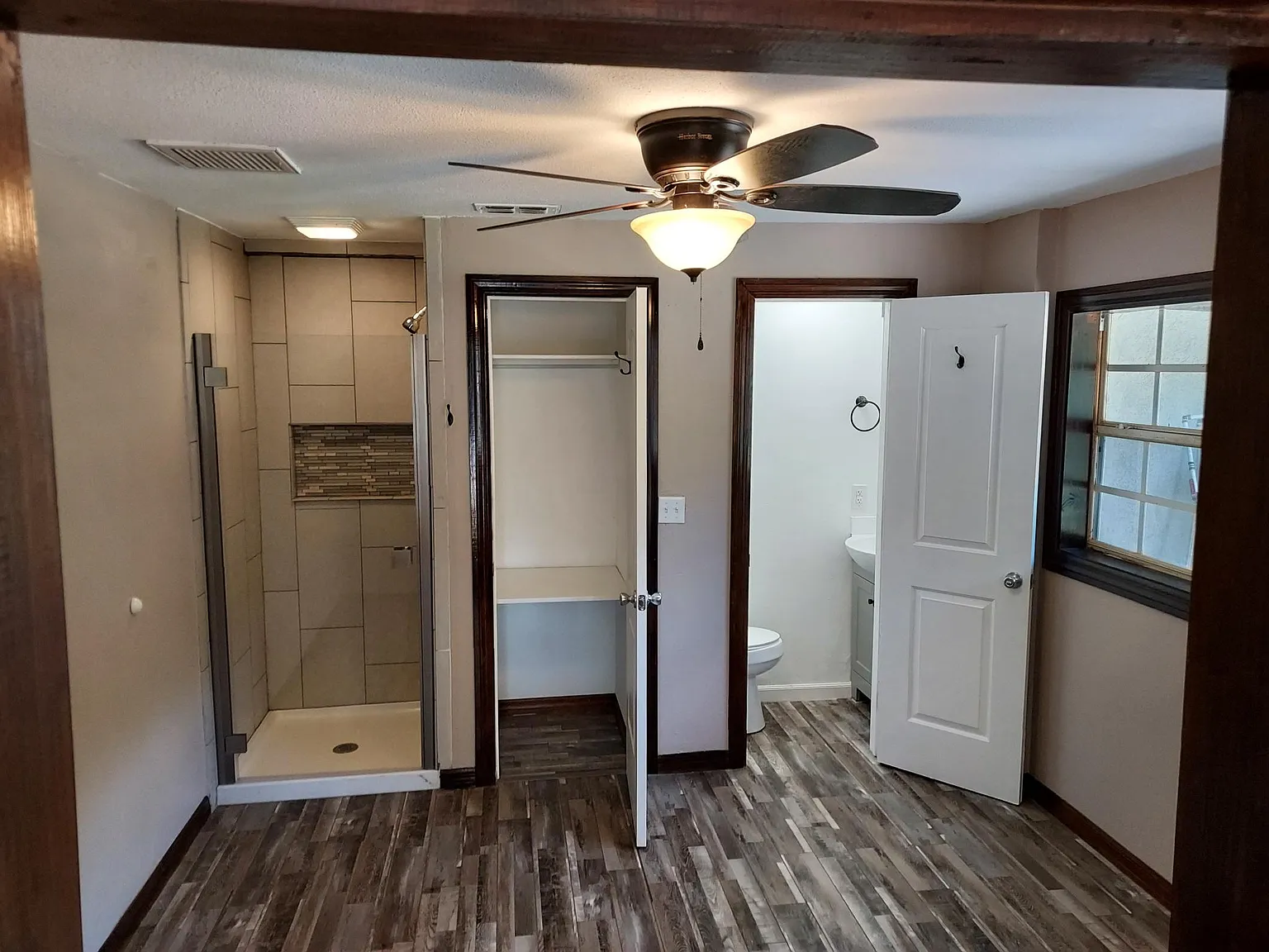 1 bed, 300 sqft, $1,090 — Photo 1