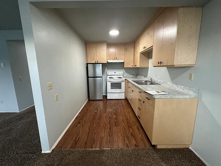 624 W Cedar St #14 — Photo 4