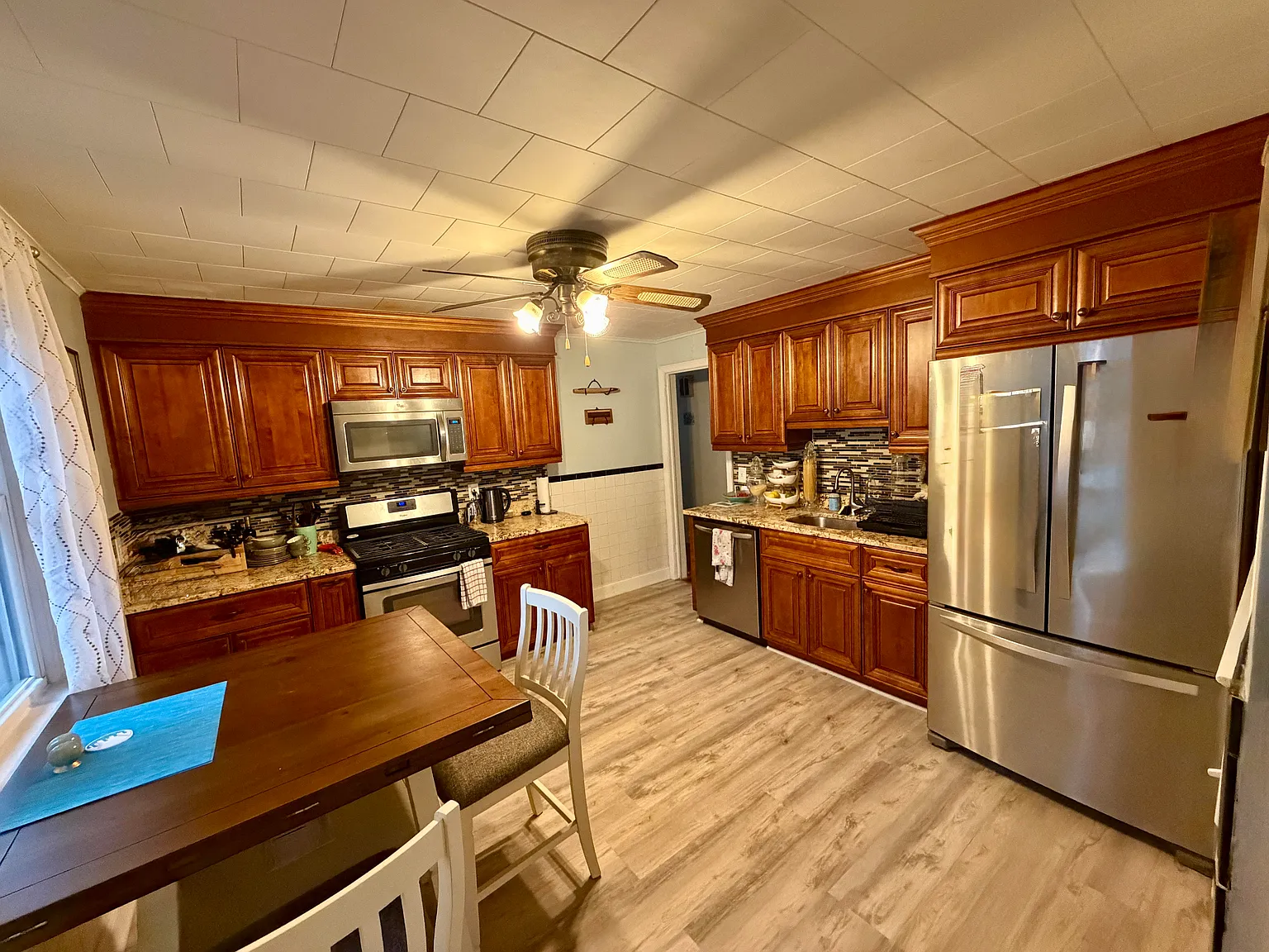 4 bed, 1.5 bath, 1500 sqft, $3,500 — Photo 4
