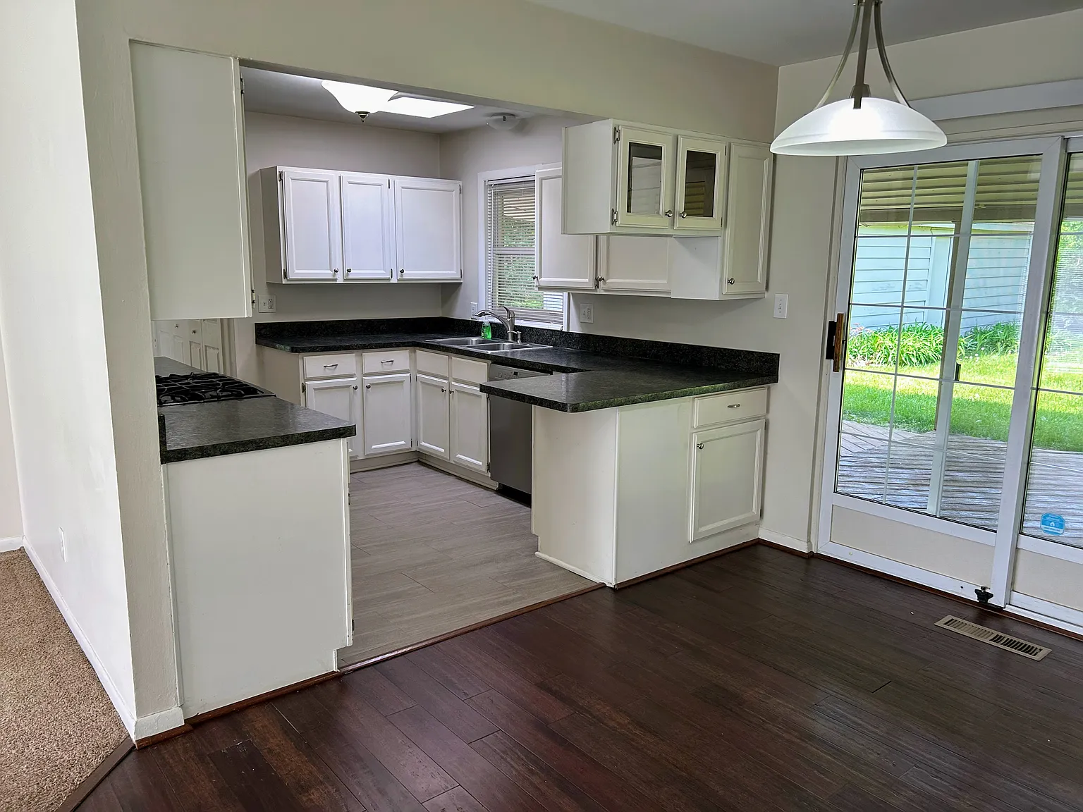 3 bed, 1299 sqft, $2,400 — Photo 4