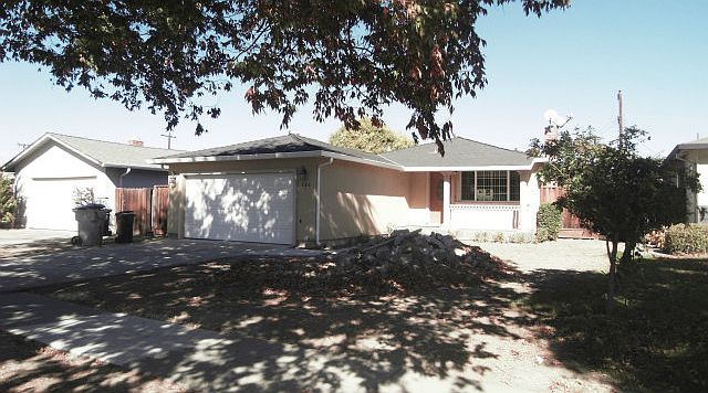 1st image of 386 Ann Darling Dr