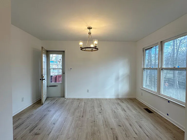 104 Durham Dr — Photo 7