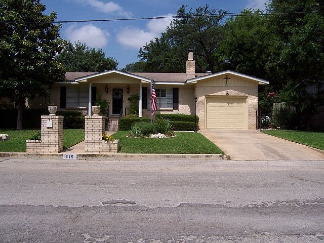 1st image of 615 Lockener Ave